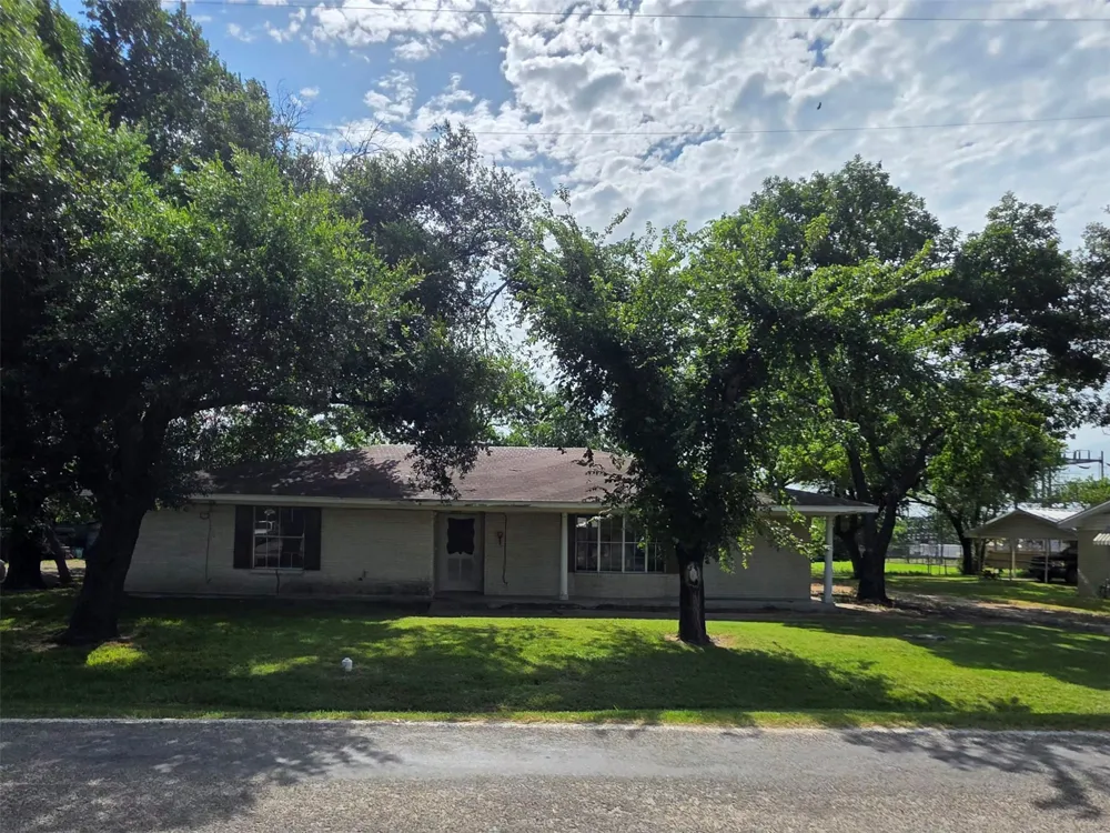 204 Fordyce Street Barry, TX 75102
