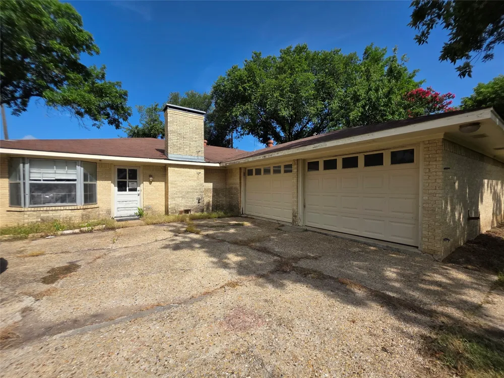 204 Fordyce Street Barry, TX 75102