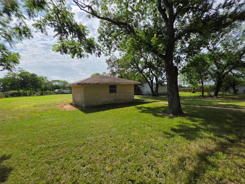 204 Fordyce Street Barry, TX 75102