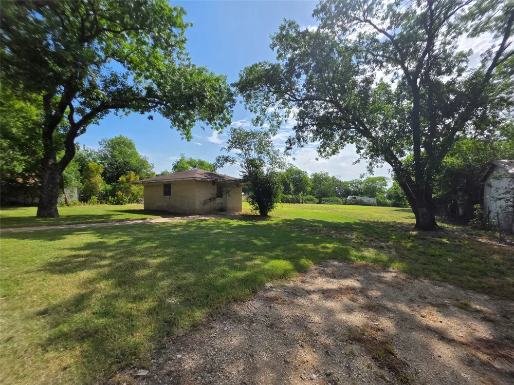 204 Fordyce Street Barry, TX 75102