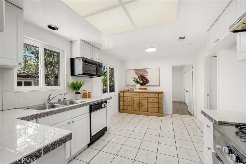 458 W Winnie Way Arcadia, CA 91007