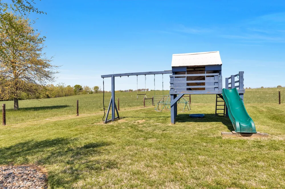 3988 Fykes Grove Rd Cedar Hill, TN 37032