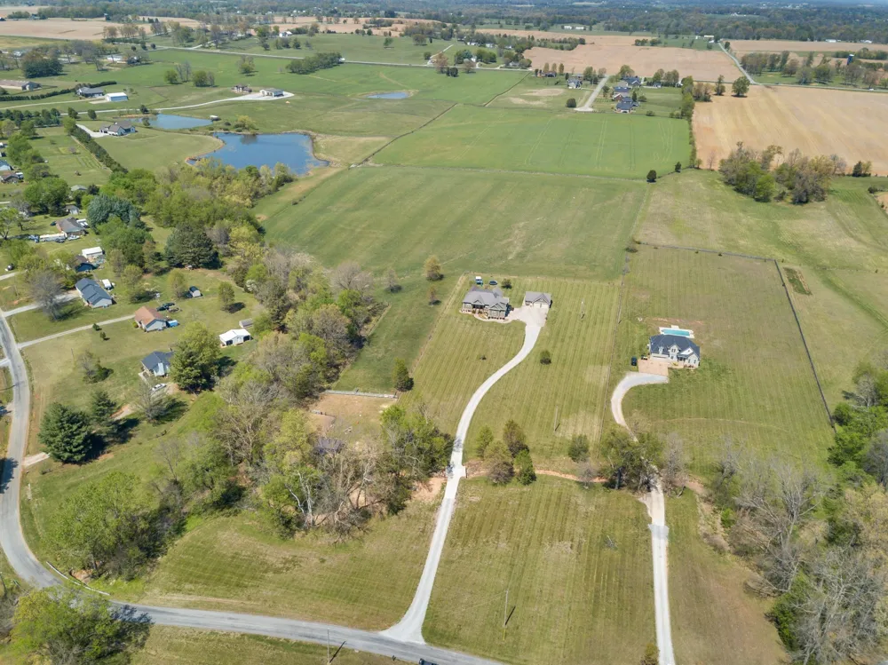 3988 Fykes Grove Rd Cedar Hill, TN 37032