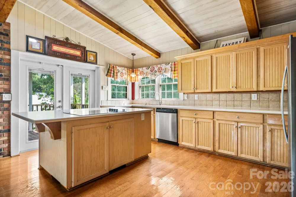 15 6th Em Street Marion, NC 28752