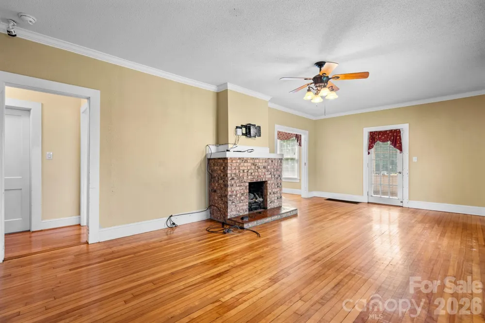 15 6th Em Street Marion, NC 28752