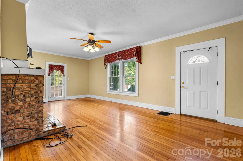 15 6th Em Street Marion, NC 28752