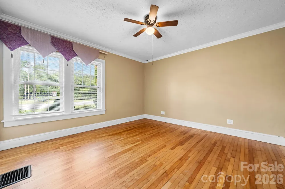 15 6th Em Street Marion, NC 28752