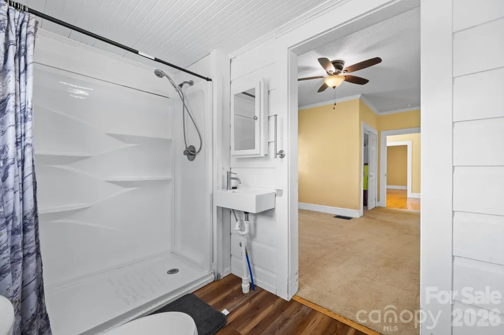15 6th Em Street Marion, NC 28752
