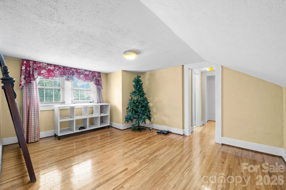 15 6th Em Street Marion, NC 28752