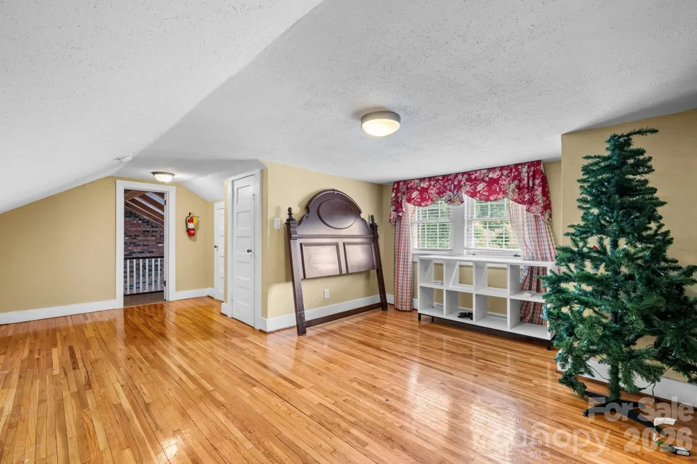 15 6th Em Street Marion, NC 28752