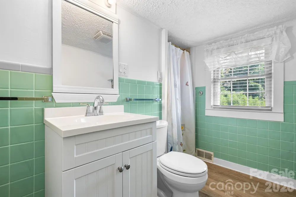 15 6th Em Street Marion, NC 28752