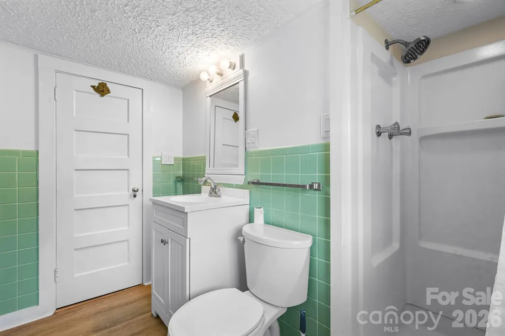 15 6th Em Street Marion, NC 28752