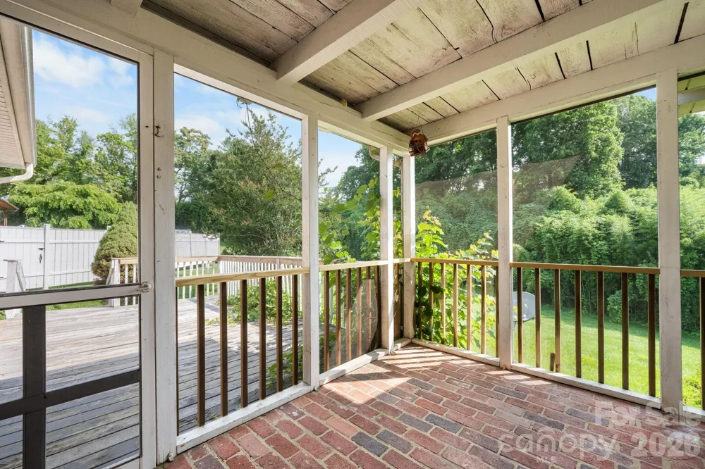 15 6th Em Street Marion, NC 28752