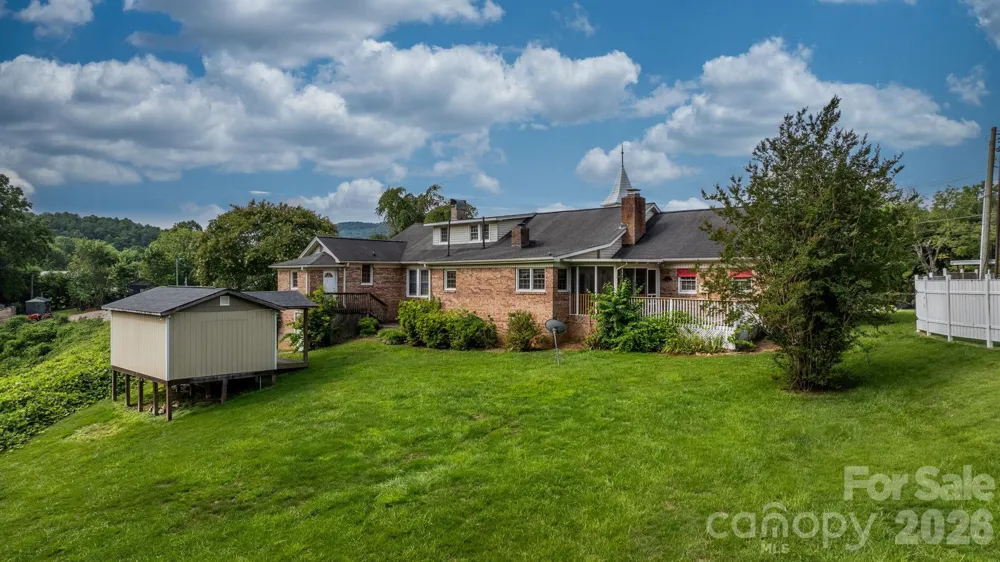 15 6th Em Street Marion, NC 28752