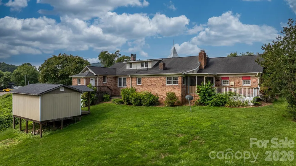 15 6th Em Street Marion, NC 28752