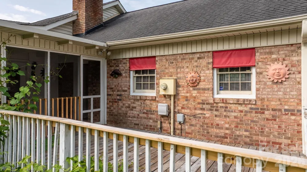 15 6th Em Street Marion, NC 28752