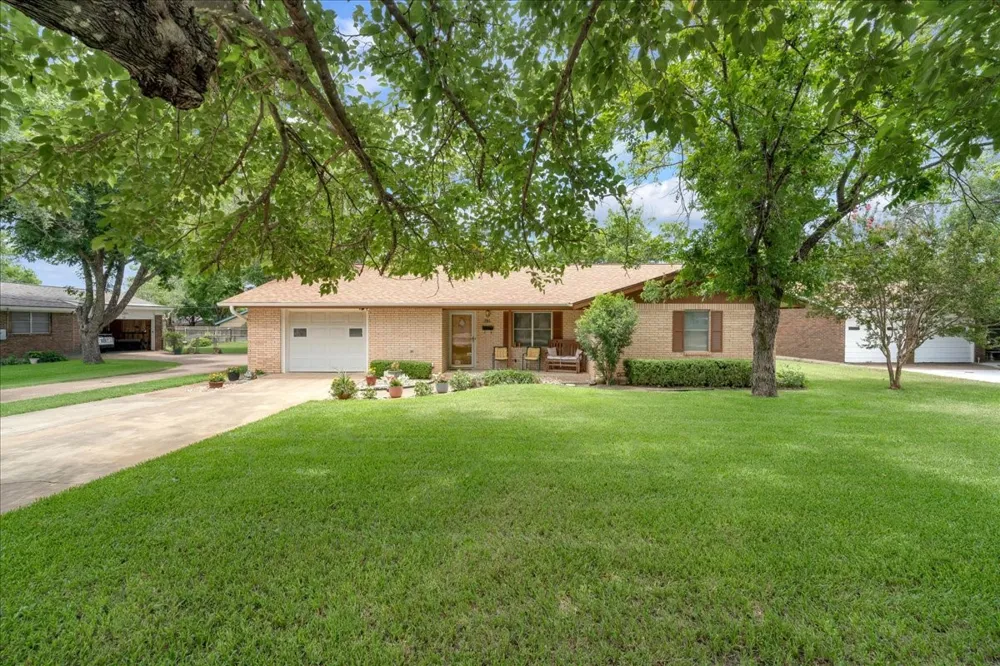 419 S Williams Street Hamilton, TX 76531