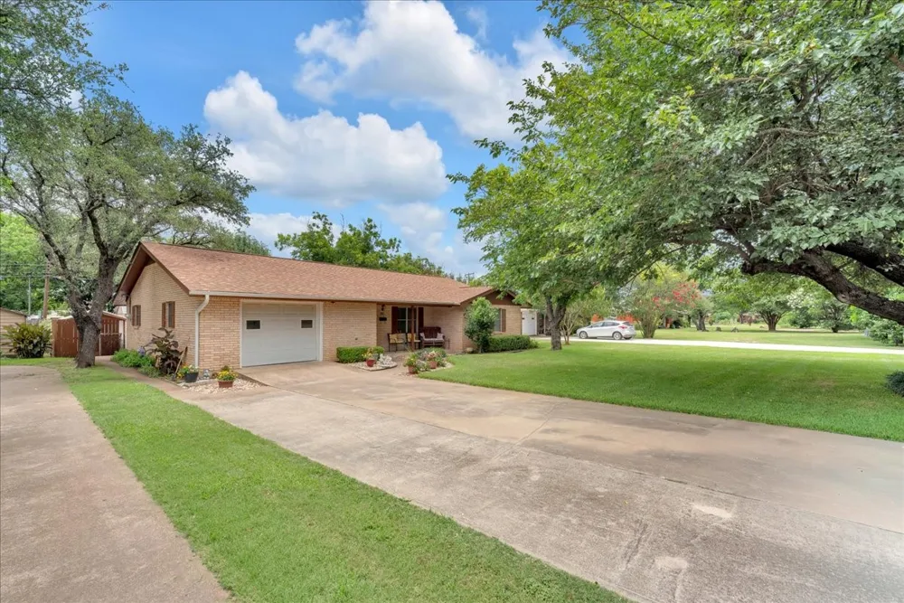 419 S Williams Street Hamilton, TX 76531