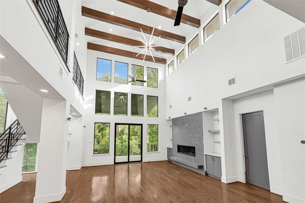 922 T C Jester Boulevard Houston, TX 77008