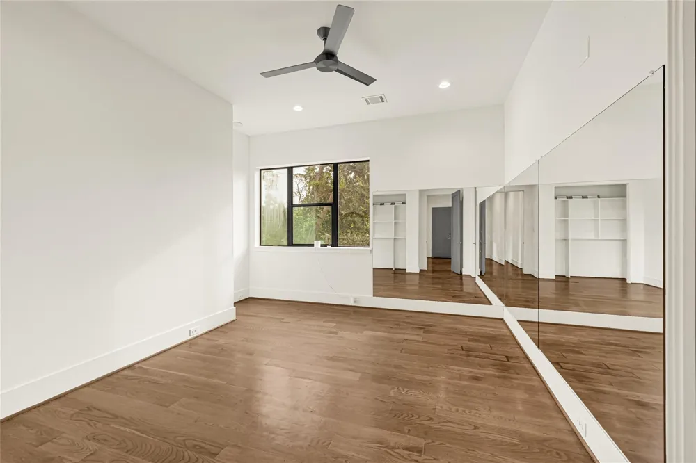 922 T C Jester Boulevard Houston, TX 77008