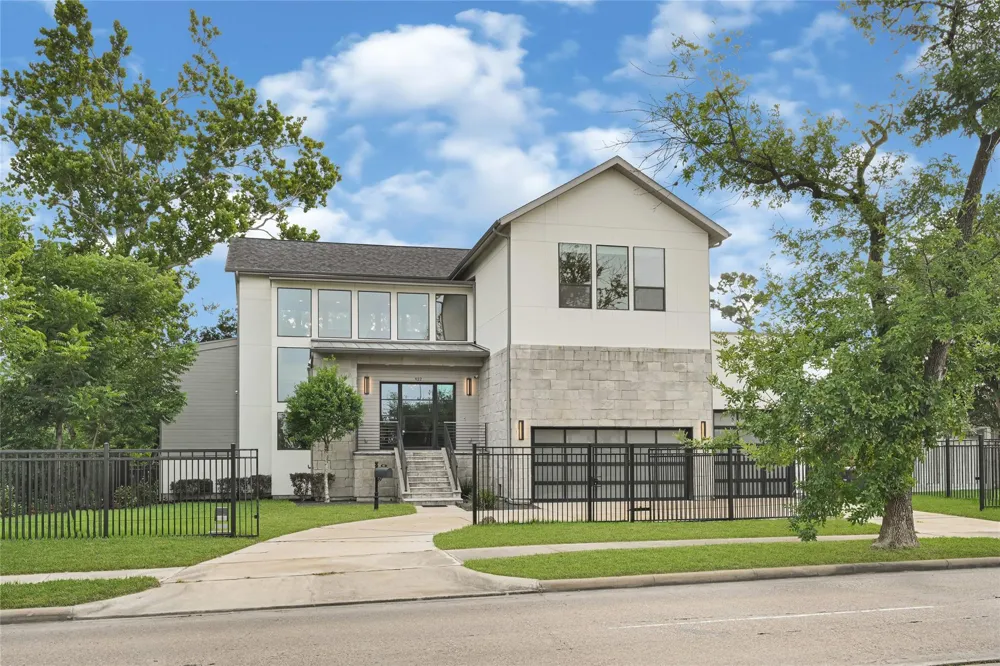 922 T C Jester Boulevard Houston, TX 77008