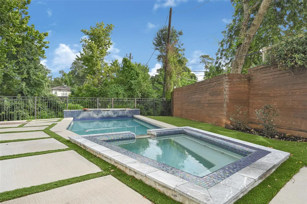 922 T C Jester Boulevard Houston, TX 77008