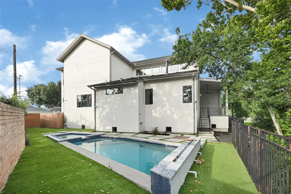 922 T C Jester Boulevard Houston, TX 77008
