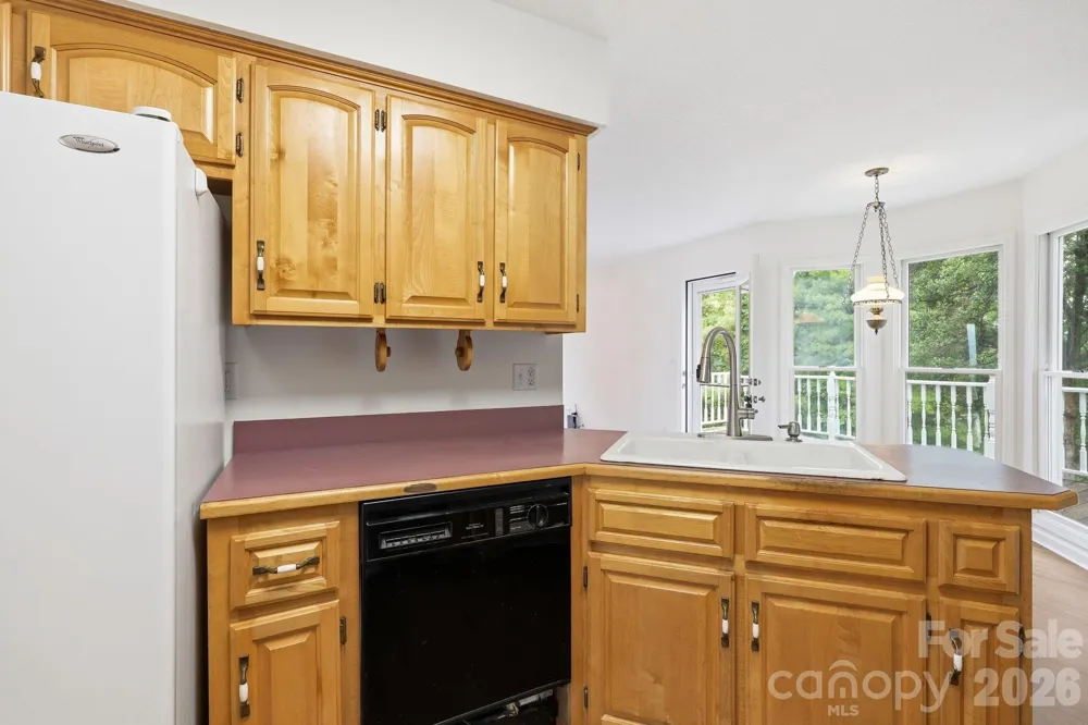 1091 WINDSWEPT RIDGE ROAD Marshall, NC 28753