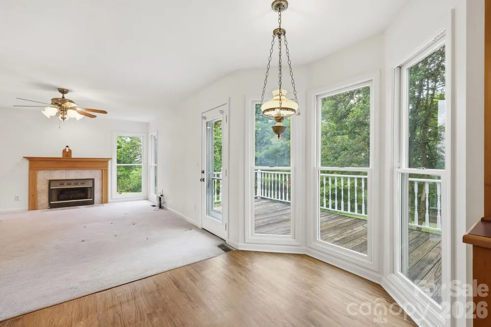 1091 WINDSWEPT RIDGE ROAD Marshall, NC 28753