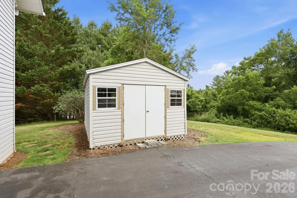 1091 WINDSWEPT RIDGE ROAD Marshall, NC 28753