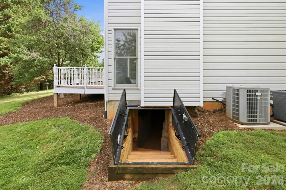 1091 WINDSWEPT RIDGE ROAD Marshall, NC 28753