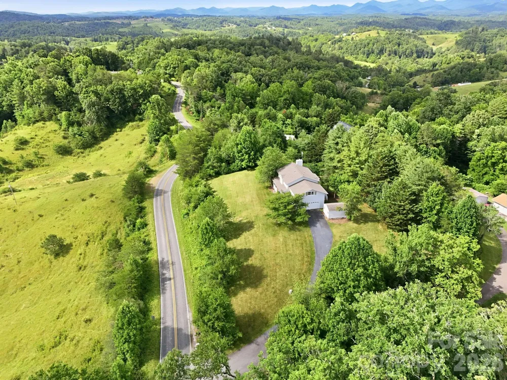 1091 WINDSWEPT RIDGE ROAD Marshall, NC 28753