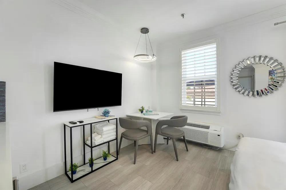 235 Sunrise Avenue #2011 Palm Beach, FL 33480