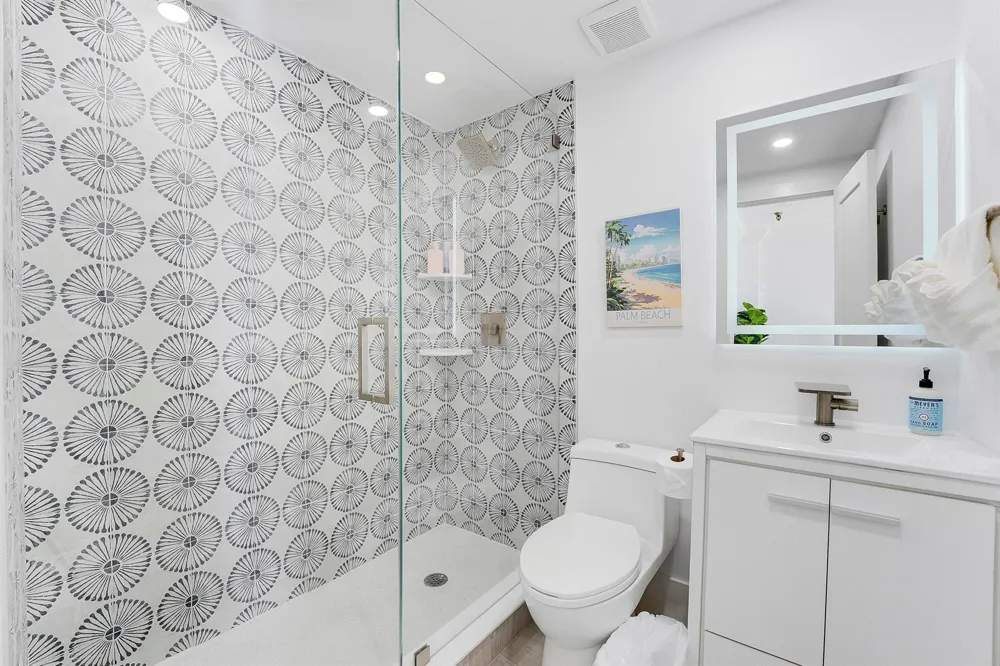 235 Sunrise Avenue #2011 Palm Beach, FL 33480