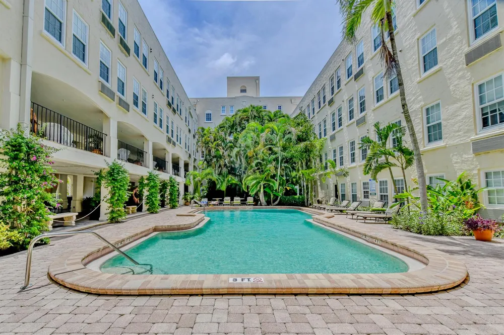 235 Sunrise Avenue #2011 Palm Beach, FL 33480