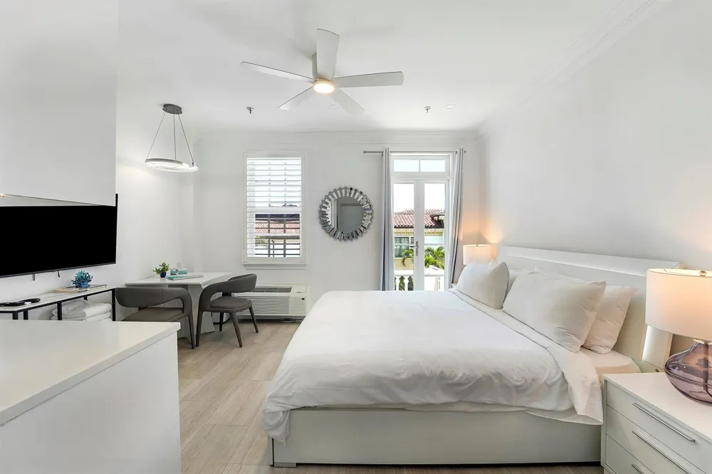 235 Sunrise Avenue #2011 Palm Beach, FL 33480