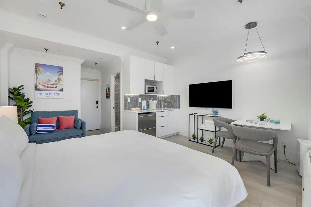 235 Sunrise Avenue #2011 Palm Beach, FL 33480
