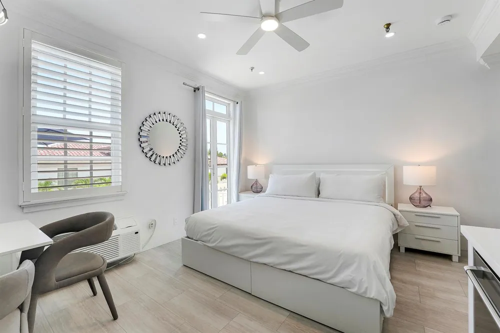 235 Sunrise Avenue #2011 Palm Beach, FL 33480