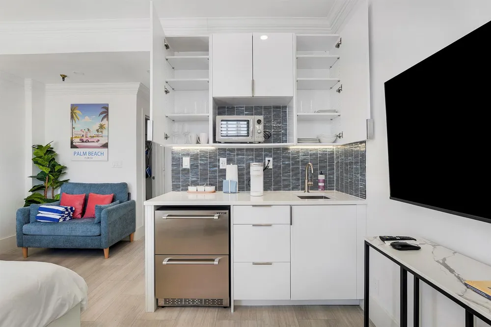 235 Sunrise Avenue #2011 Palm Beach, FL 33480
