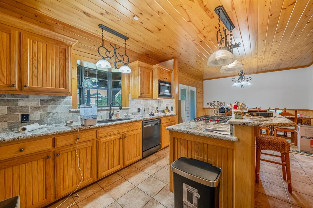 15753 COUNTY ROAD 223 Tyler, TX 75707