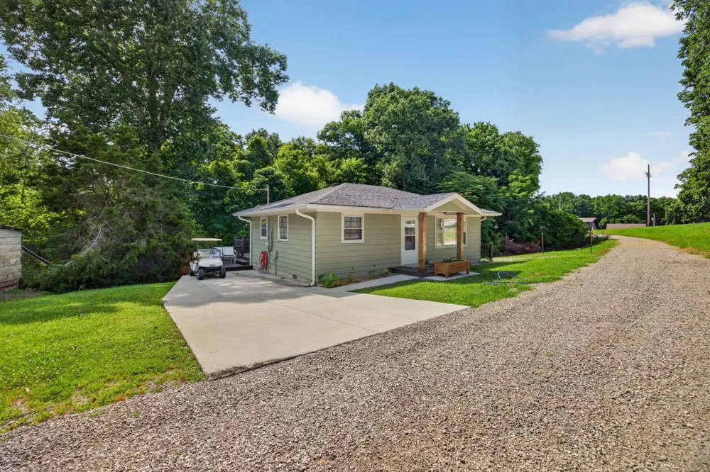 94 Cummins Ct Celina, TN 38551