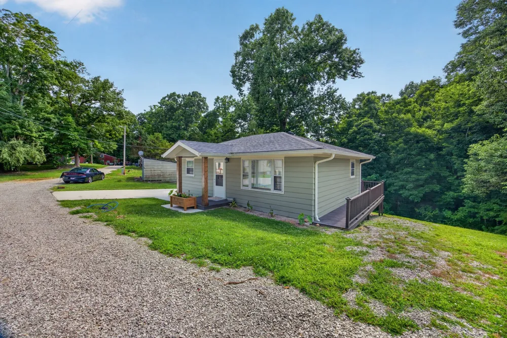 94 Cummins Ct Celina, TN 38551