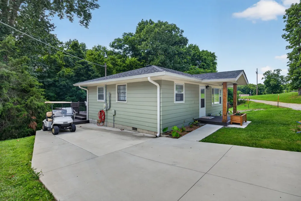 94 Cummins Ct Celina, TN 38551
