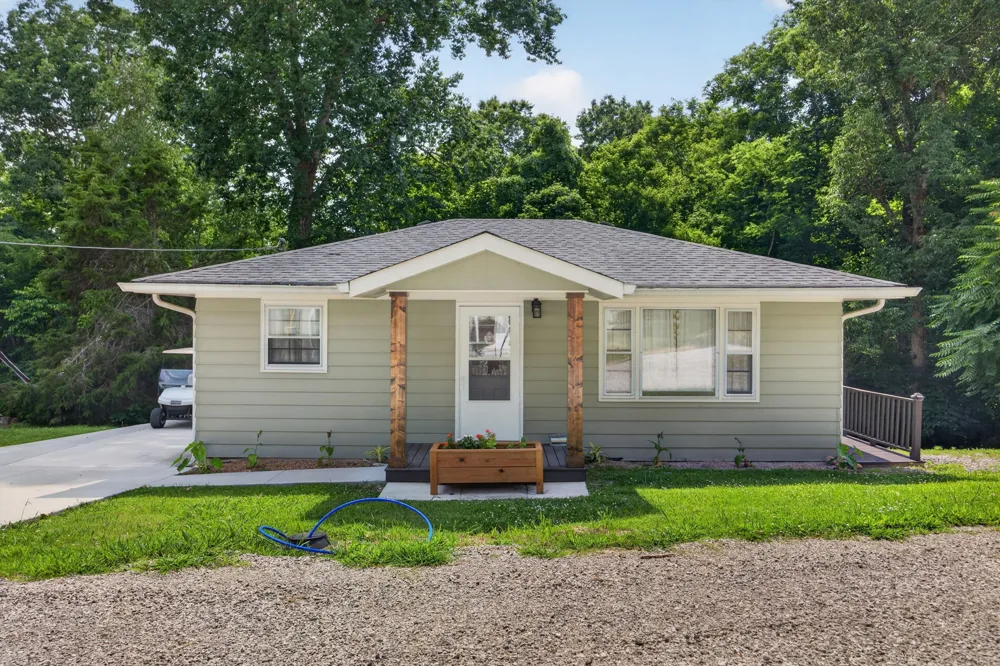 94 Cummins Ct Celina, TN 38551