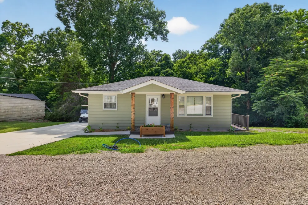 94 Cummins Ct Celina, TN 38551