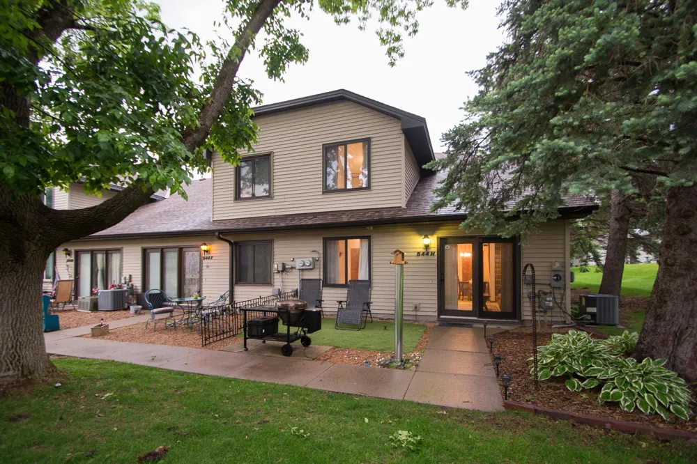 544 Auburn Place NW #H Elk River, MN 55330