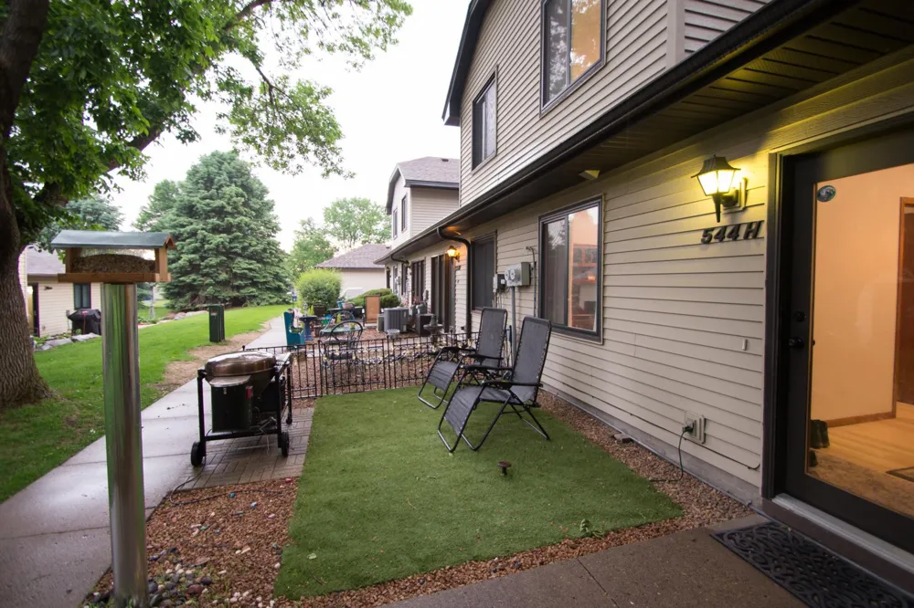 544 Auburn Place NW #H Elk River, MN 55330
