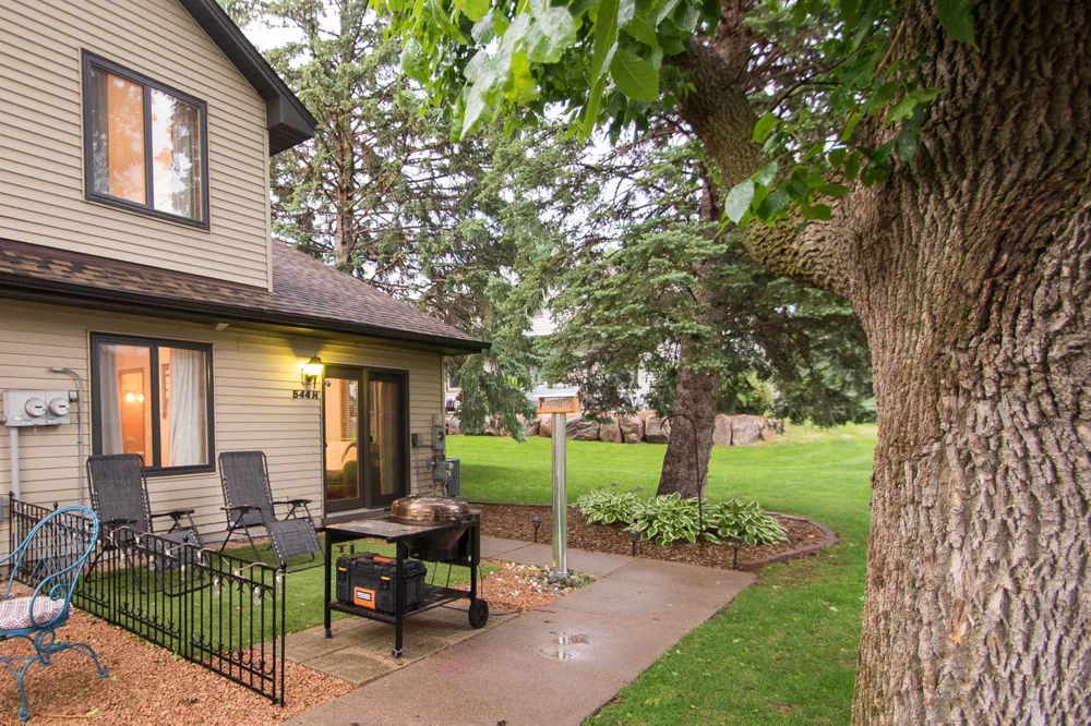 544 Auburn Place NW #H Elk River, MN 55330