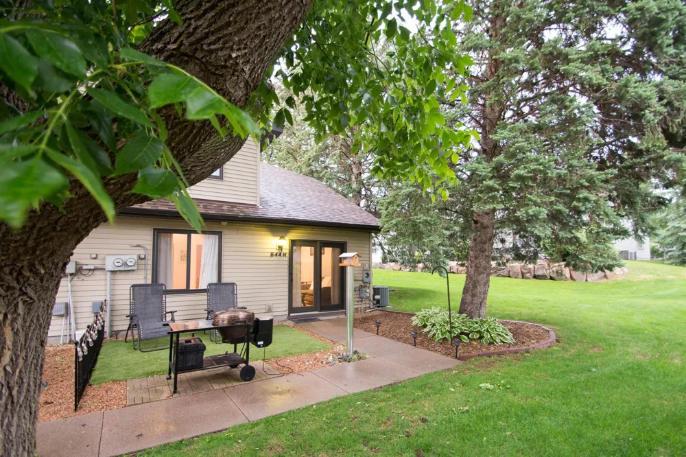544 Auburn Place NW #H Elk River, MN 55330