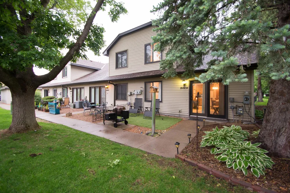 544 Auburn Place NW #H Elk River, MN 55330